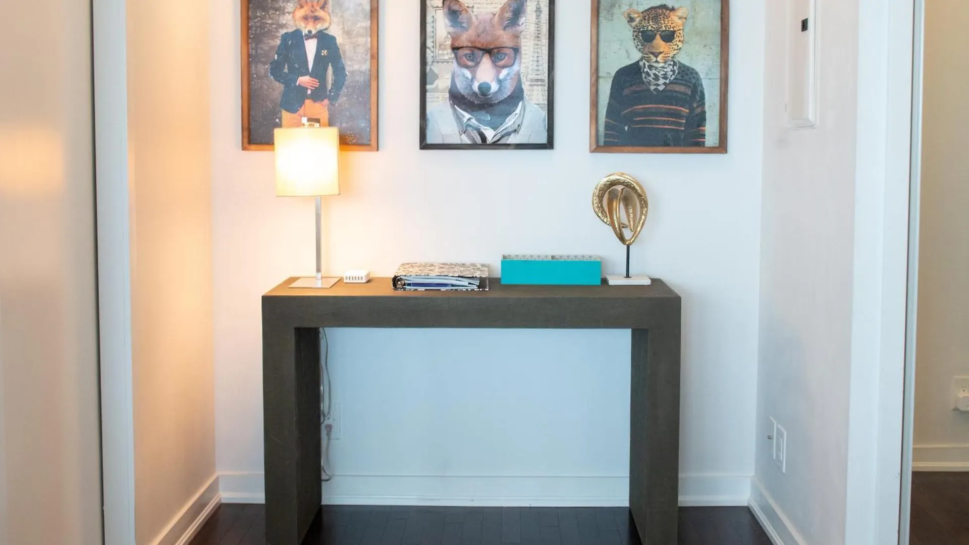 Apartment High Rise Condo With Stunning Lake And Cn Tower View Toronto Kanada