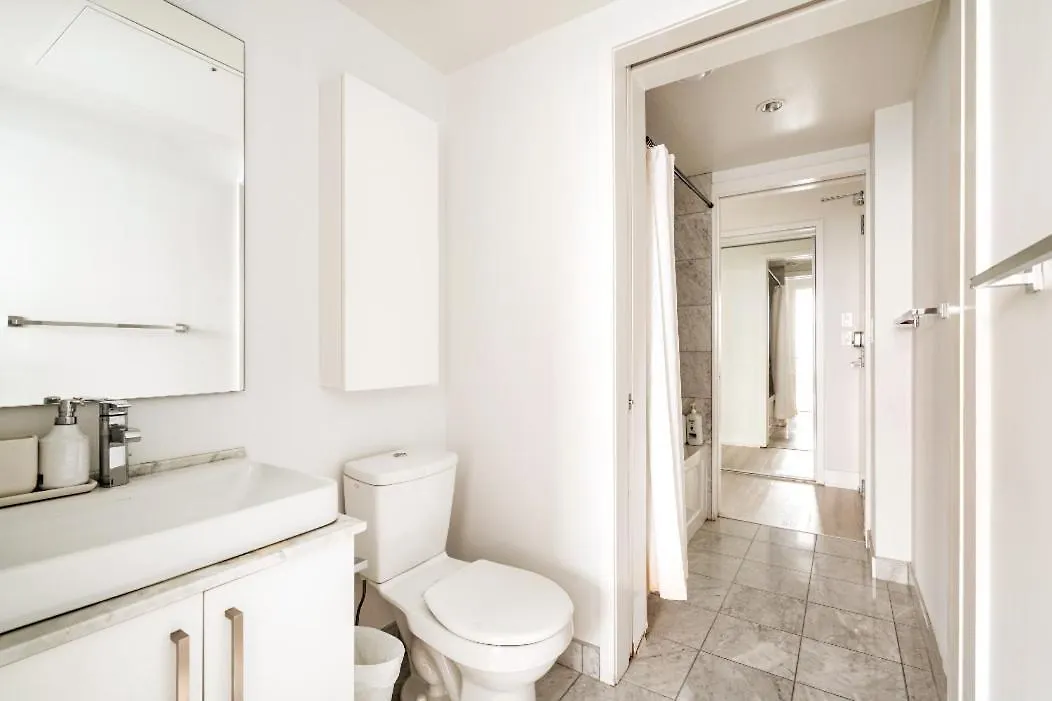 High Rise Condo With Stunning Lake And Cn Tower View Toronto Apartmán